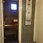 Private Bedroom Near Airport And Self Check In Habitación en casa particular