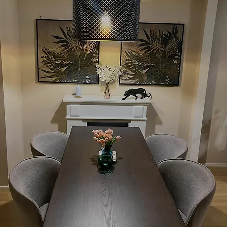 Δωμάτια σε οικογενειακή κατοικία Private Bedroom Near Airport And Self Check In