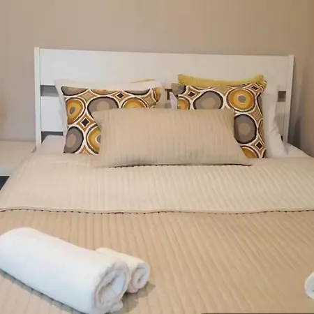 Private Bedroom Near Airport And Self Check In Rum i privatbostad Vanda
