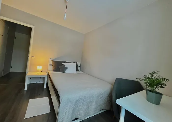 Private Bedroom Near Airport And Self Check In Δωμάτια σε οικογενειακή κατοικία Βάνταα